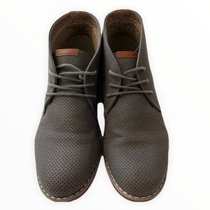 Steve Madden boys chukka boots size 5 gray brown